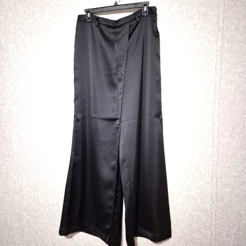 NEW Forever 21 Classic Black Satin Trousers..size:L